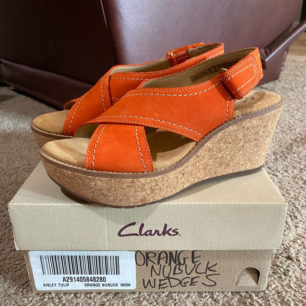Clarks Artisan Women Sz 6M Aisley Tulip Cross Band Wedge Sandals Orange Nubuck